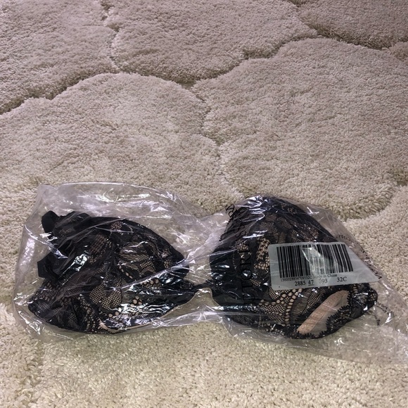 Victoria’s Secret plunge lace bra 32C - Picture 3 of 4